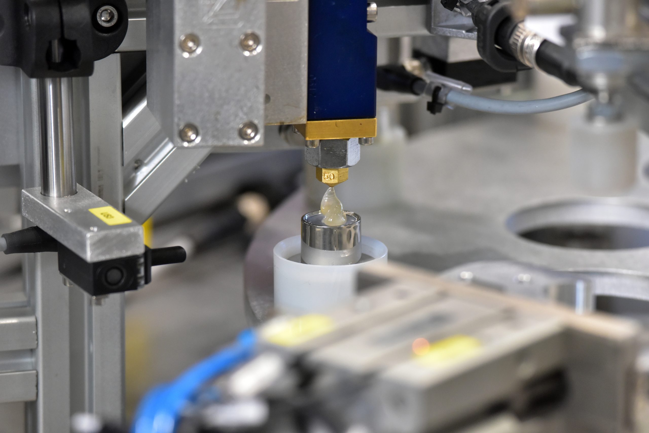 Particolare incollaggio tappi